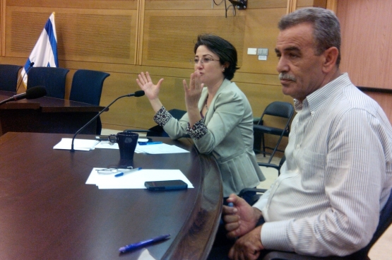 Hanin Zoabi et Jamal Zahalka, du parti Balad, nous reçoivent à la Knesset. La première est suspendue du Parlement pendant six mois pour y avoir exprimé... ses opinions politiques. (Photo Solidaire, Marco Van Hees)