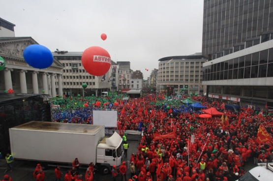 19 mars 2015, Place de la Monnaie à Bruxelles (10.000 personnes) (Photo Solidaire, Dieter Boone) 