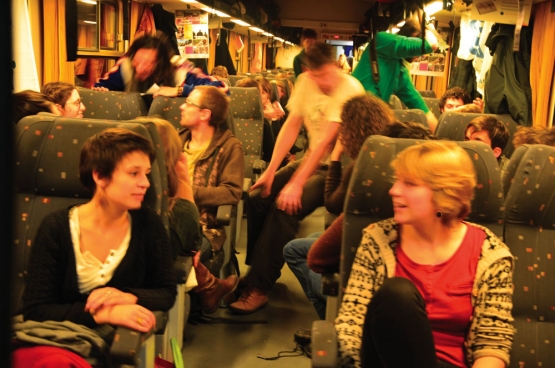 « Passer deux fois 20 heures dans un train avec autant de monde, c’était tout simplement magnifique », explique Bram Sercu, du Climate Express. La richesse des échanges est quelque chose que l’organisation veut réitérer lors de la mobilisation pour Paris. (Photo Solidaire, Romain Louette)