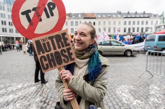 Du 12 au 17 octobre, des rassemblements se sont tenus dans la plupart des grandes villes européennes. Comme ici, à Bruxelles. (Photo Solidaire, Karina Brys)