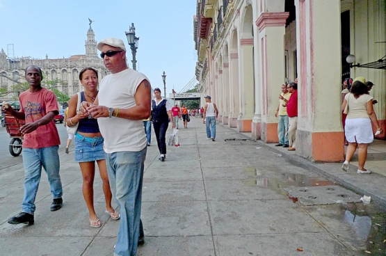 Cuba compte 115 « Grupos Mapa Verde ». Il s’agit de groupes de personnes (issues du comité de quartier, de l’école locale...) qui établissent une cartographie verte de leur quartier et la montrent aux autorités locales pour les aider à améliorer leur quartier. (Photo Solidaire, han Soete)