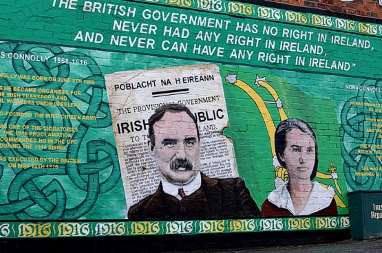 Le marxiste James Connolly et sa fille Nora, qui reprendra le flambeau à la mort de son père, sur cette fresque à la gloire de l’indépendance de l’Irlande. 