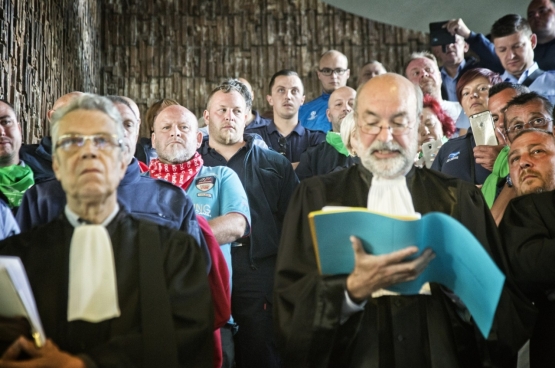 À Charleroi, les magistrats et le personnel de la Justice ont mené une action avec les agents pénitentiaires de la prison de Jamioulx. Le malaise dans la Justice se ressent à tous les niveaux. (Photo Solidaire, Salim Hellalet)