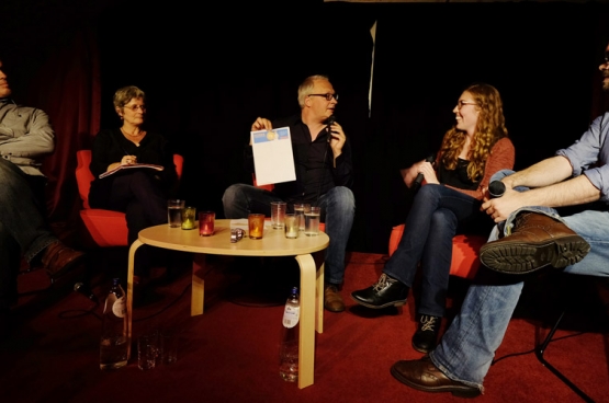  Werner Van Mierlo (Secrétaire LBC non-marchand) , Kristien Merckx (Secrétaire SETCa soins de santé), Peter Mertens, Tjitskes Siderius (députée SP Nederland), Peter Raeymaeckers (professeur UA). (Photo Solidaire, Roland Teirlinck)