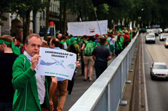 Le 10 juin, 2 000 travailleurs des soins de santé ont manifesté à Bruxelles. (Photo Solidaire, Vinciane Convens)