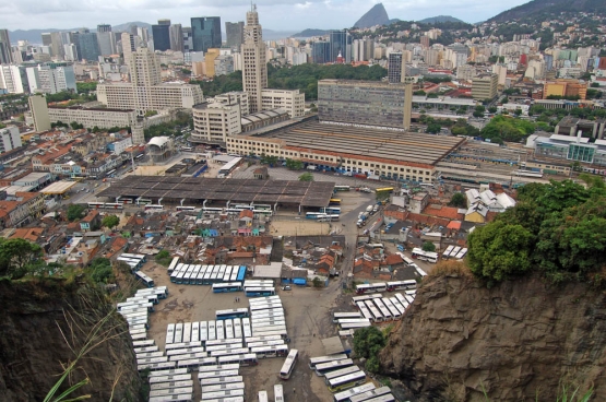 Providencia, où se trouve la plus ancienne favela du Brésil, se trouve juse à côté de la gare Central Do Brasil, au milieu de la ville. (Photo Raf Custers)