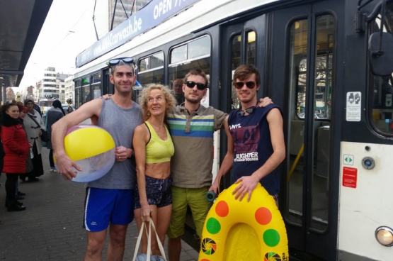 Le PTB Anvers a protesté contre la généralisation de l’horaire d’été sur les lignes de tram. (Photo Solidaire, Paul Lever)