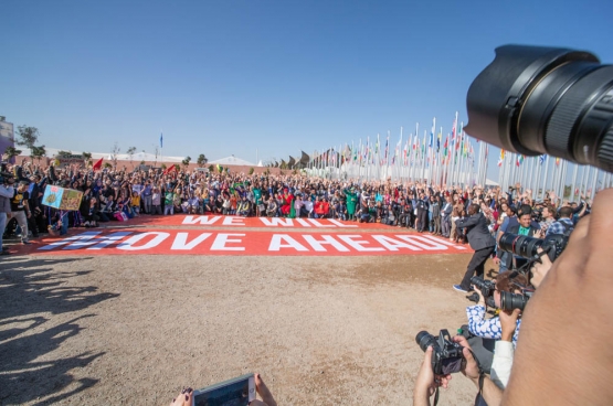 La « photo de famille » des négociateurs du sommet climatique COP22 de Marrakech. (Photo UNclimatechange / Flickr)