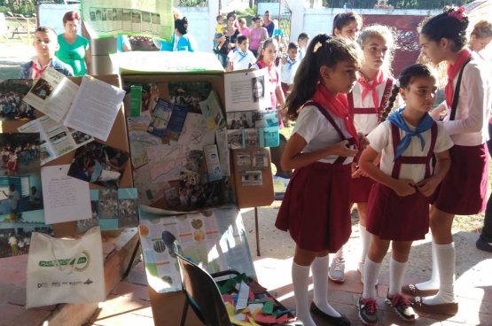 À Cuba, des groupes de personnes, dont les écoliers, répertorient eux-mêmes les endroits de leur quartier pour en exploiter la valeur écologique. (Photo ICS)