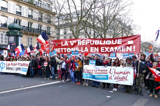 Ce 18 mars, 130 000 personnes ont participé à la « Marche pour la 6e République » à Paris, initiée par la France insoumise, le mouvement derrière la candidature de Jean-Luc Mélenchon à l’élection présidentielle. (Photo Solidaire)