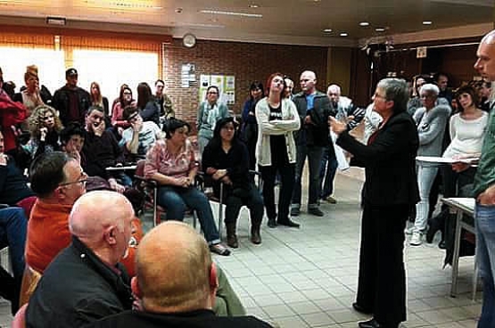 Les citoyens de Zelzate se sont déplacés en masse aux conseils communaux et de CPAS. (Photo Solidaire, Dirk Goemaere)