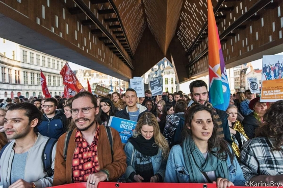 Plus de 400 étudiants et de citoyens gantois ont marché dans les rues pour apporter un message de solidarité face au discours que prononçait Francken quelques kilomètres plus loin. La campagne de haine lancée par les défenseurs de Francken a commencé à ce moment-là... (Photo Solidaire, Karina Brys)