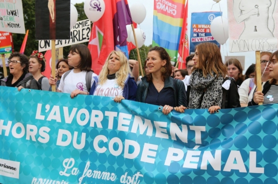 Ce 28 septembre, Journée internationale pour le droit à l’avortement, 2 000 personnes ont manifesté à Bruxelles. (Photo Solidaire, Dieter Boone)