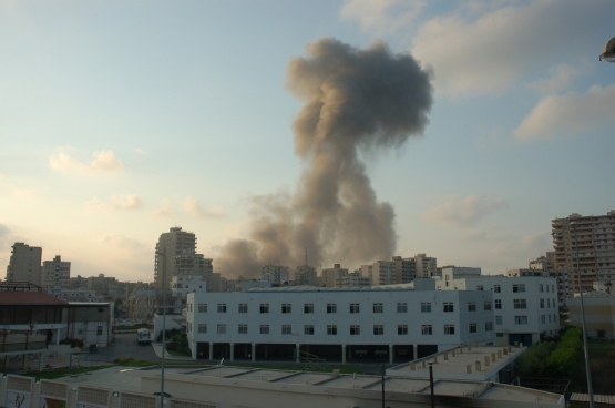 Une attaque aérienne de l’armée israélienne au Liban en 2006.  (Photo M. Asser / Flickr)