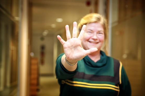 Myreine Kint, responsable du genre chez CSC Alimentation et Services :  « Nous constatons dans notre enquête qu’une femme sur quatre n’a rien fait après une expérience de violence sexuelle. » (Photo Solidaire, Salim Hellalet)