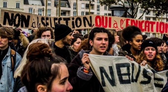 Le 22 mars dernier, les étudiants ont rejoint les travailleurs en lutte contre les plans de casse sociale du gouvernement français. (Photo Mouvement des jeunes communistes de France (MJCF))