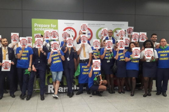 Les travailleurs de Ryanair en grève à Zaventem. (Photo Solidaire, Jan Dereymaeker)