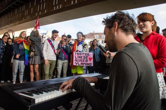 En une journée, des étudiants ont rassemblé 1 000 Gantois contre le racisme et la haine, contre le fascisme et l'extrême droite, contre Schild & Vrienden. (Photo Solidaire, Geertje Franssen)