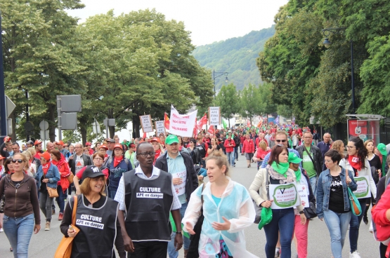 10 000 personnes ont manifesté le 25 juin à Namur contre la réforme des points APE que veut imposer le gouvernement wallon. Et ce 20 septembre, une nouvelle manifestation est prévue. (Photo CGSP Admi Liège)