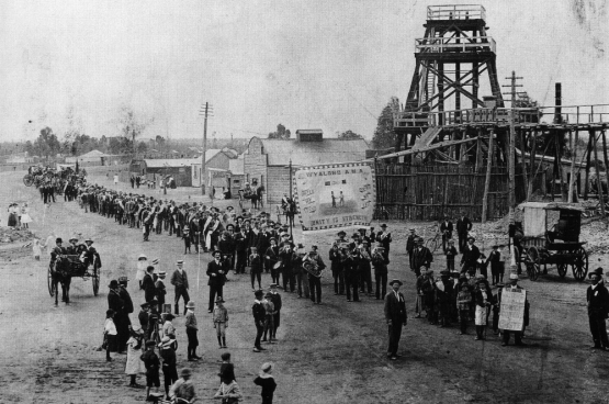 Manifestation de 1890 pour la journée des 8 h en... Australie. 