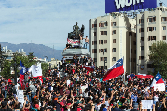 Manifestation à Santiago, Chili, fin octobre 2019. (Photo Carlos Figueroa)