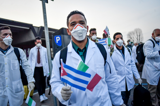 Les travailleurs de la santé cubains sont arrivés en Italie le 22 mars. (Photo Belga)