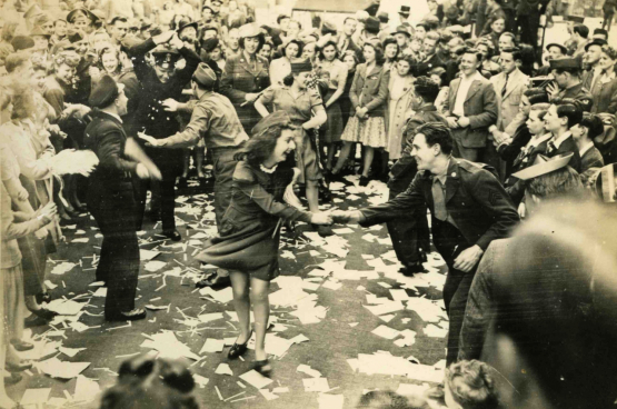 Fête de la victoire en Grande-Bretagne en mai 1945 (Photo DR)