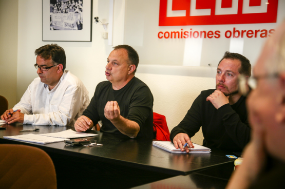 Agustin Martin (au milieu) , secrétaire général de la Fédéra-tion industrie de la Confédéra-tion syndicale des Commissions ouvrières (CCOO). (Photo CCOO)