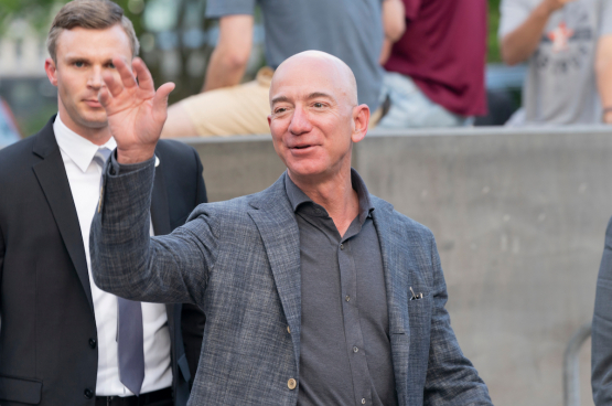 Jeff Bezos, patron d’Amazon et homme le plus riche du monde, a vu sa fortune augmenter de 18 milliards depuis le début de la crise... (Photo Shutterstock)