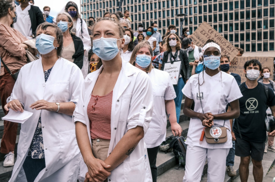 Régulièrement, le collectif La Santé en lutte organise des actions de sensibilisation autour du financement des soins de santé et de la Sécu en général partout dans le pays. Comme ici, le 15 juin, à Bruxelles. (Photo La santé en lutte)