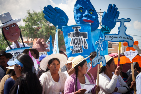 Défilé à l'occasion des 10 ans de la victoire de la guerre de l'eau en Bolivie. (Photo Flickr)