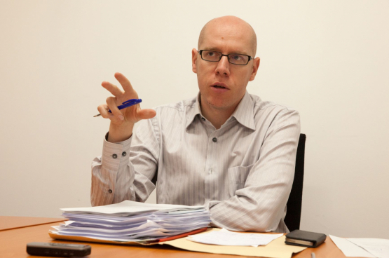 Jan Buelens, avocat en droit du travail et professeur à l’Université Libre de Bruxelles : « La loi est subordonnée à la lutte. La question qui suit est : comment lutter ? Il faut continuer de faire la grève. » (Photo Solidaire, Fabienne Pennewaert)