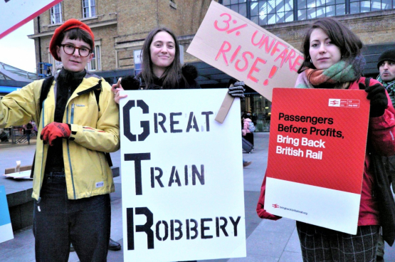 Deux tiers des Britanniques demandent la renationalisation du rail anglais. (Photo : We own it)