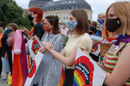 Le 28 juin à Bruxelles, RedFox et Comac se sont mobilisés pour que chacun ait le droit d'être libre et soi-même. (Photo Solidaire)