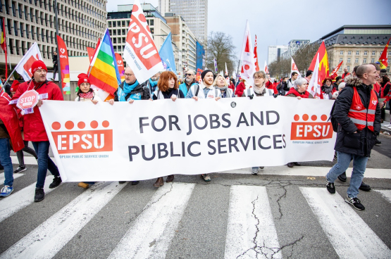 Le mardi 12 décembre 2023, des milliers de travailleurs sont sortis dans les rues de Bruxelles à l’appel de la CES. (Photo Solidaire, Kim Gillissen)
