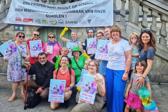 Zelle, le mouvement des femmes du PTB, soutient activement le personnel de nettoyage, comme ici lors d’une action devant l’hôtel de ville de Gand. (Photo PTB)