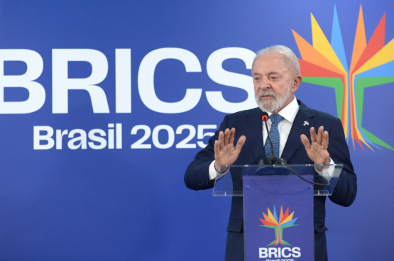Sous Lula, le Brésil retrouve sa capacité d’articulation internationale. Le président défend le multilatéralisme et la « dédollarisation », la fin de l’hégémonie monétaire US, ce qui inquiète beaucoup les États-Unis. (Photo Antonio Scorza)